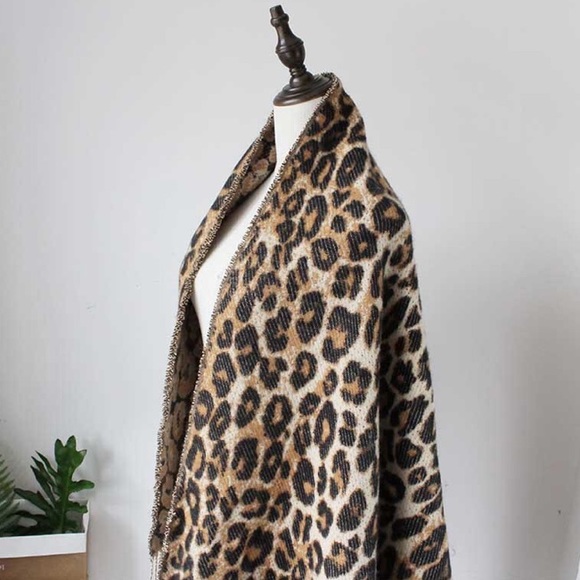 SOLD OUT Leopard Animal Print Tassel Blanket Scarf Poncho - Picture 3 of 5